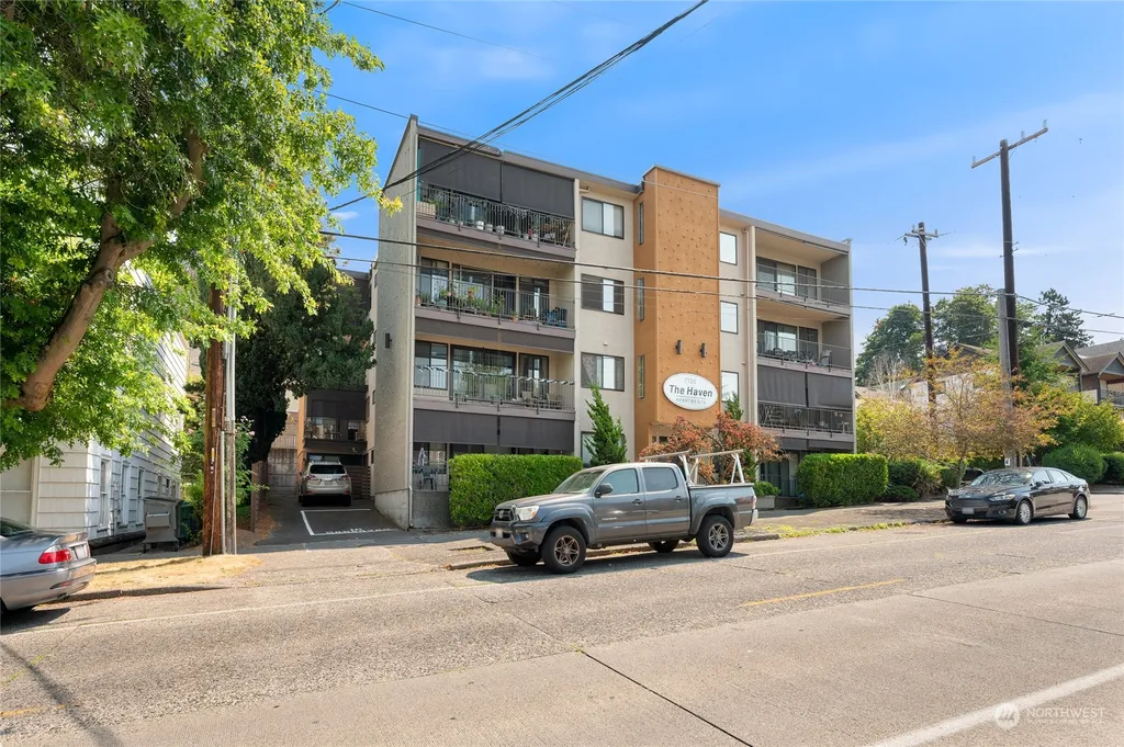 7130 California Avenue SW Seattle, WA 98136