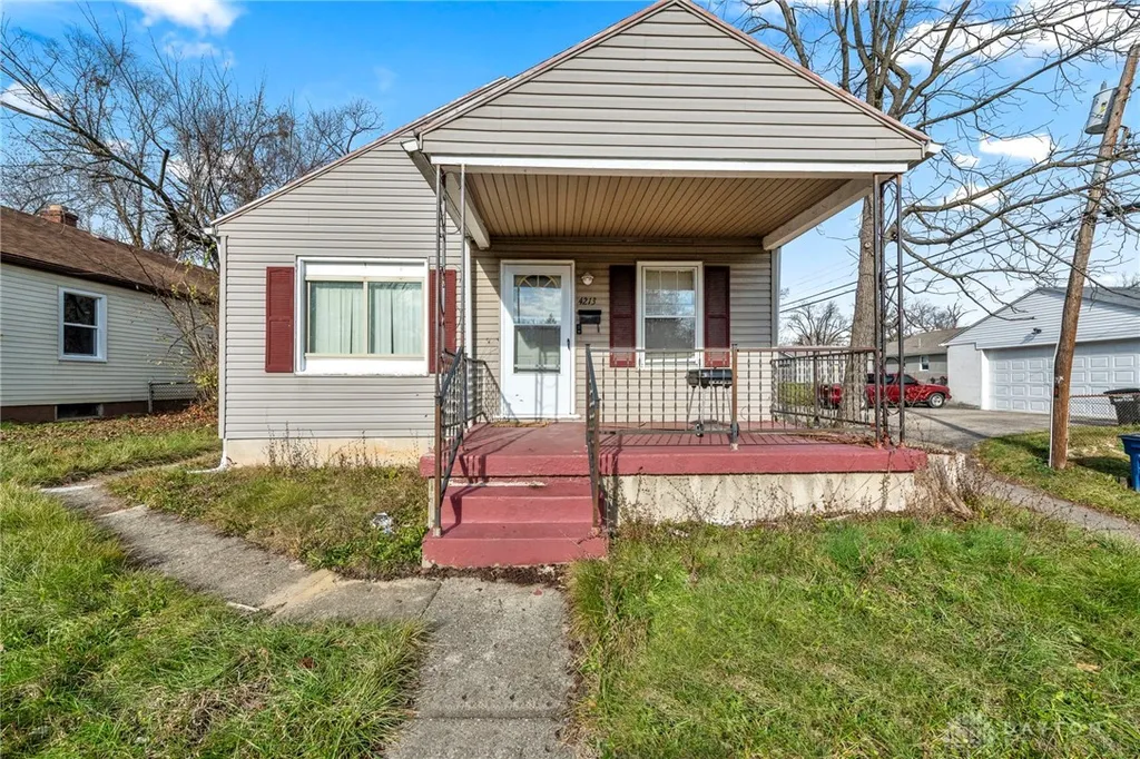 121 Fernwood Ave Dayton, OH 45405