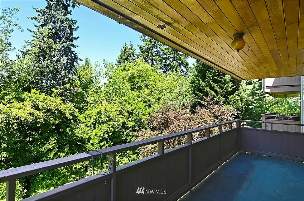 13433 Roosevelt Way N UNIT 206, Seattle, WA 98133 