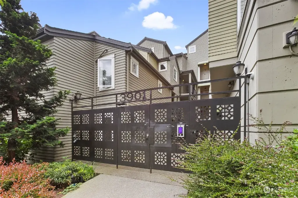 3901 Fremont Avenue N UNIT 107, Seattle, WA 98103 